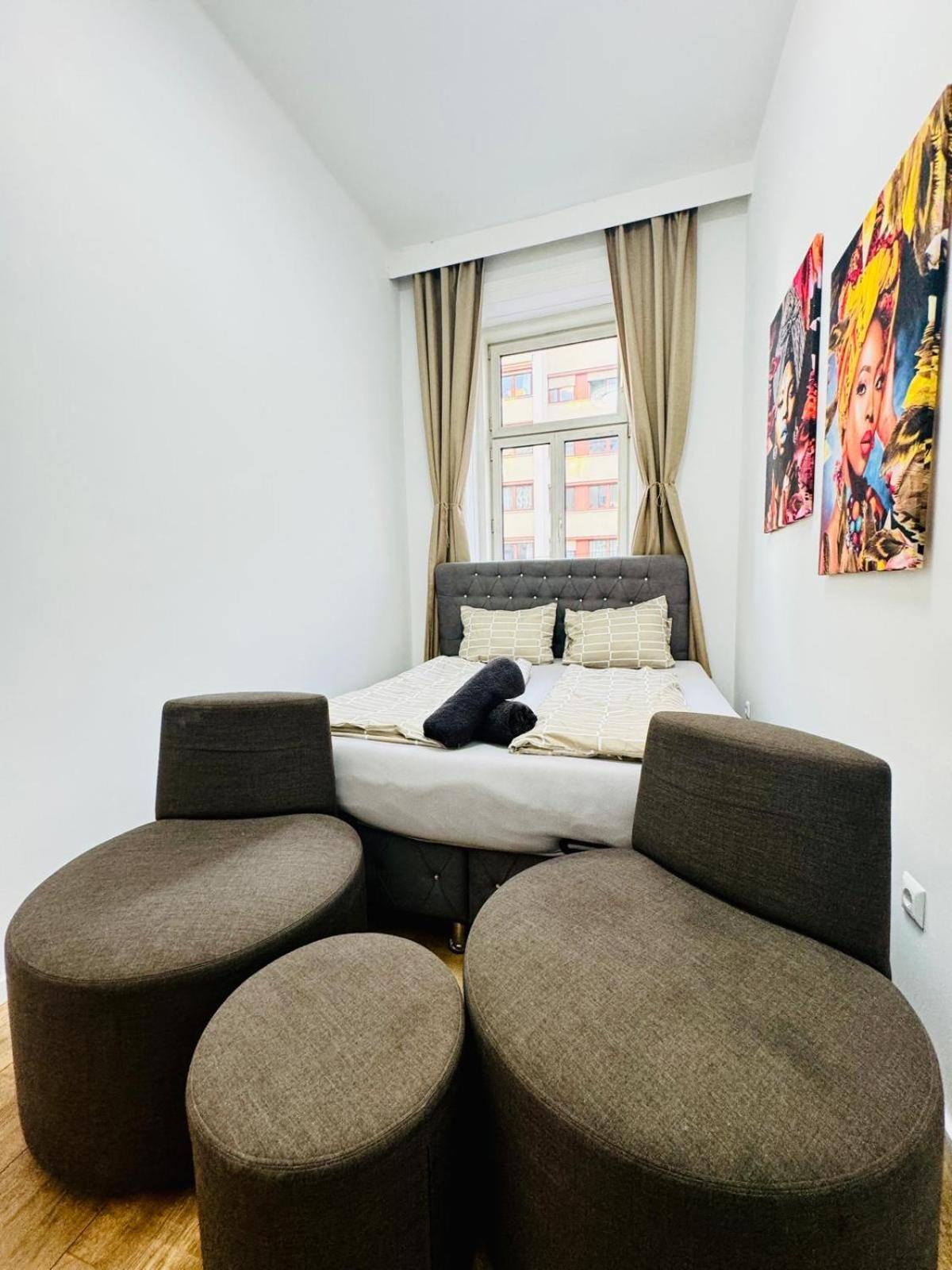 Cozy 9Br Shared Apartment, Only 12Min Walk To Augarten Wina Bagian luar foto