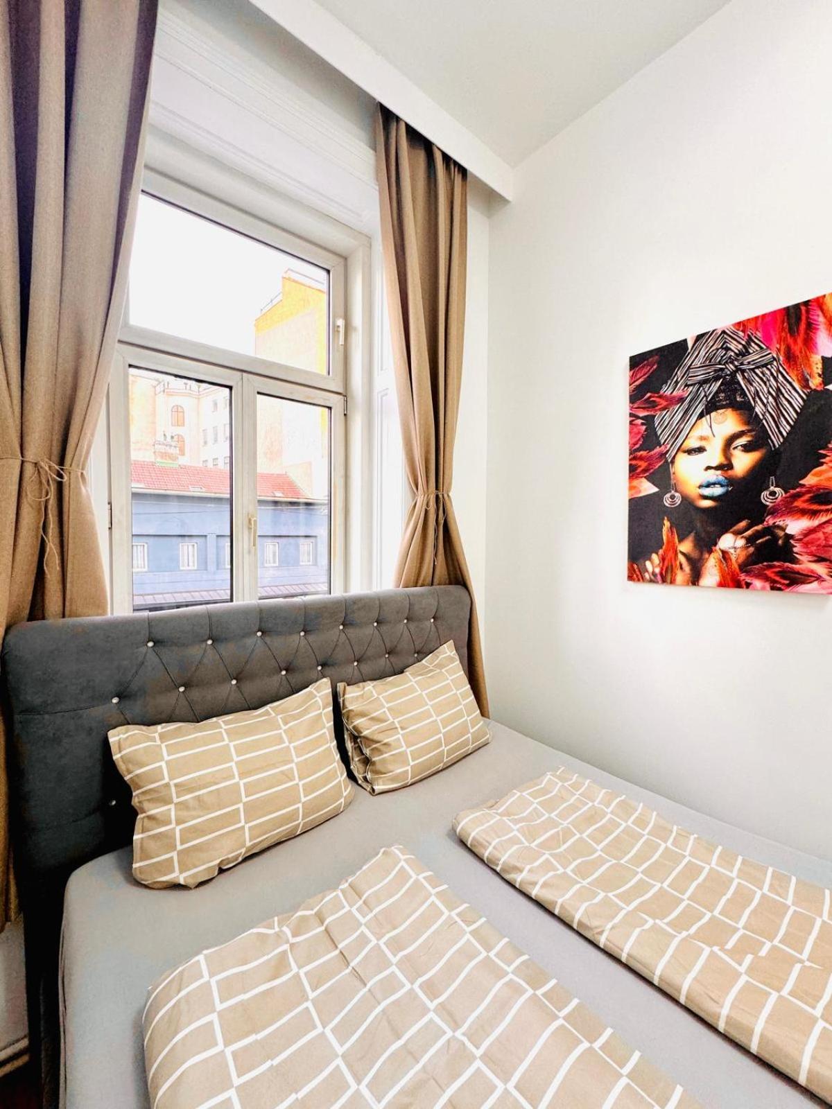 Cozy 9Br Shared Apartment, Only 12Min Walk To Augarten Wina Bagian luar foto