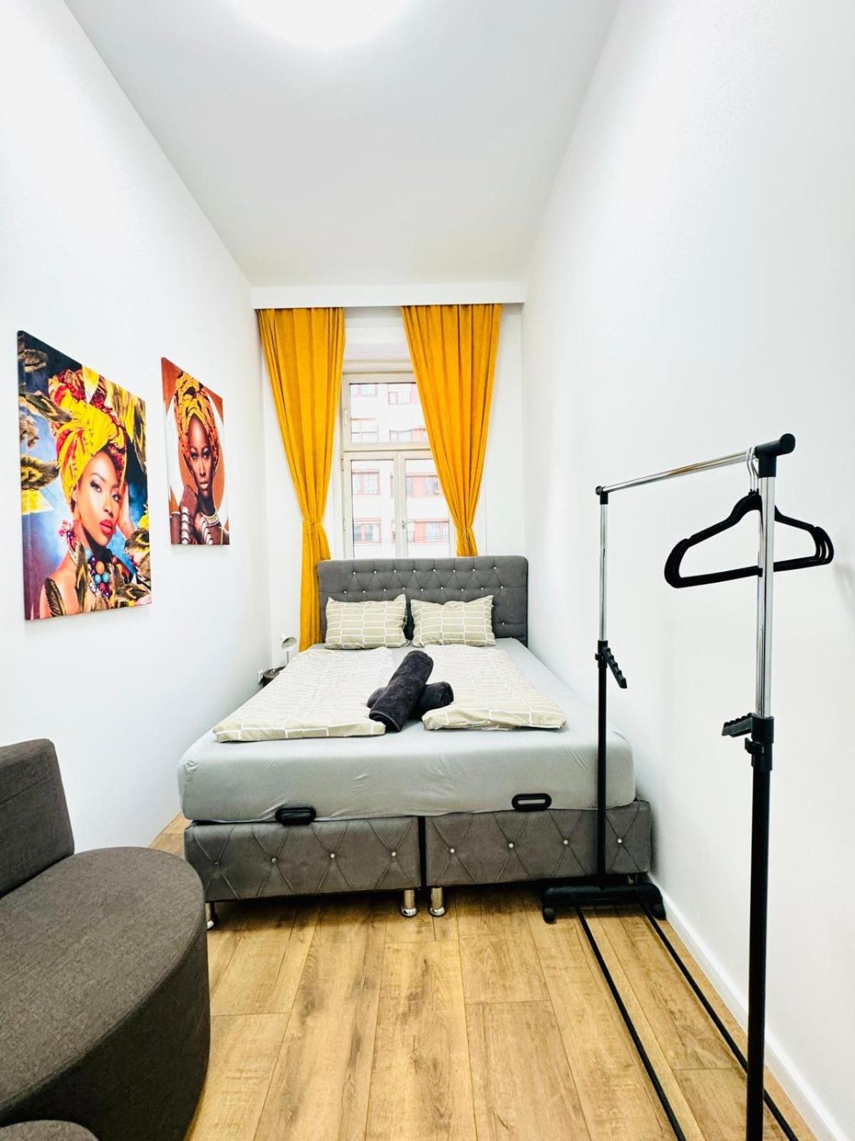 Cozy 9Br Shared Apartment, Only 12Min Walk To Augarten Wina Bagian luar foto