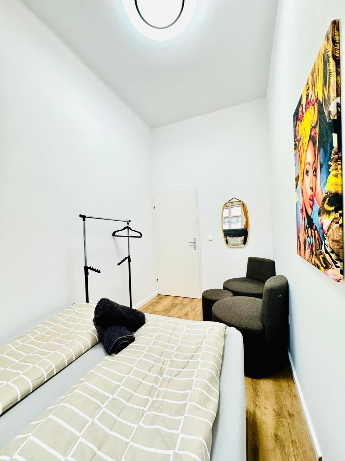 Cozy 9Br Shared Apartment, Only 12Min Walk To Augarten Wina Bagian luar foto