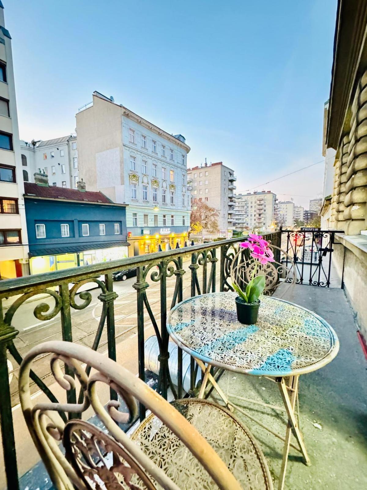 Cozy 9Br Shared Apartment, Only 12Min Walk To Augarten Wina Bagian luar foto