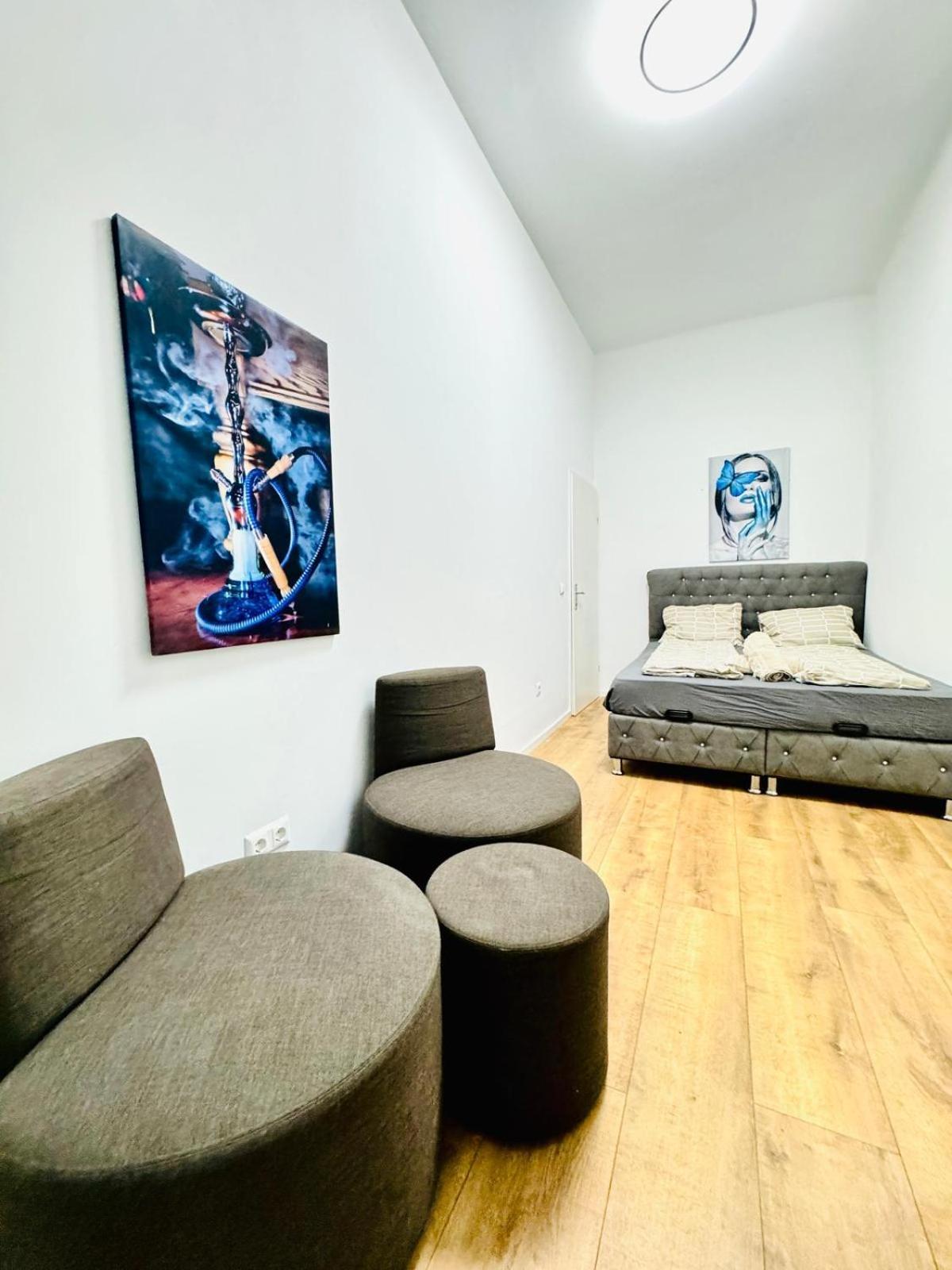 Cozy 9Br Shared Apartment, Only 12Min Walk To Augarten Wina Bagian luar foto