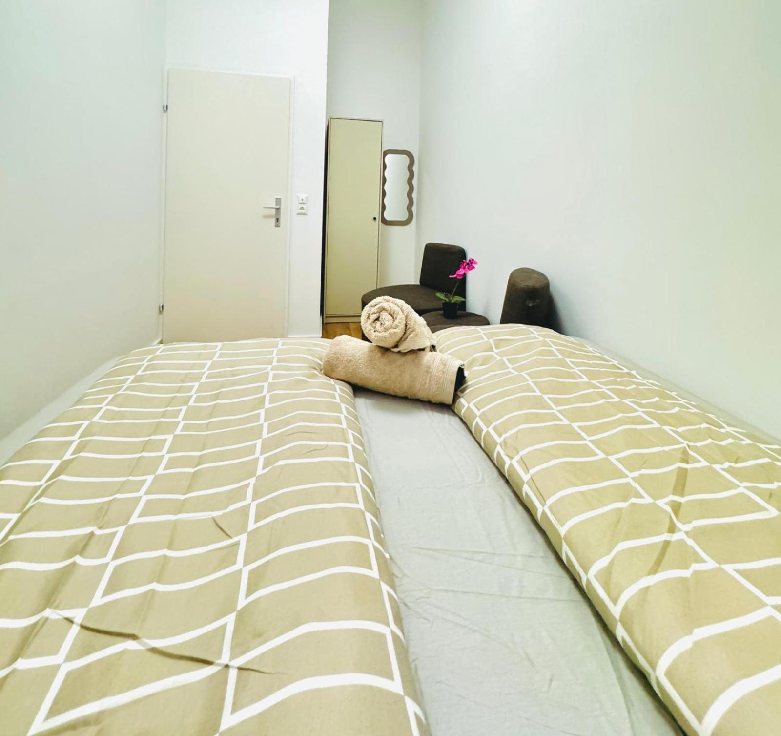 Cozy 9Br Shared Apartment, Only 12Min Walk To Augarten Wina Bagian luar foto