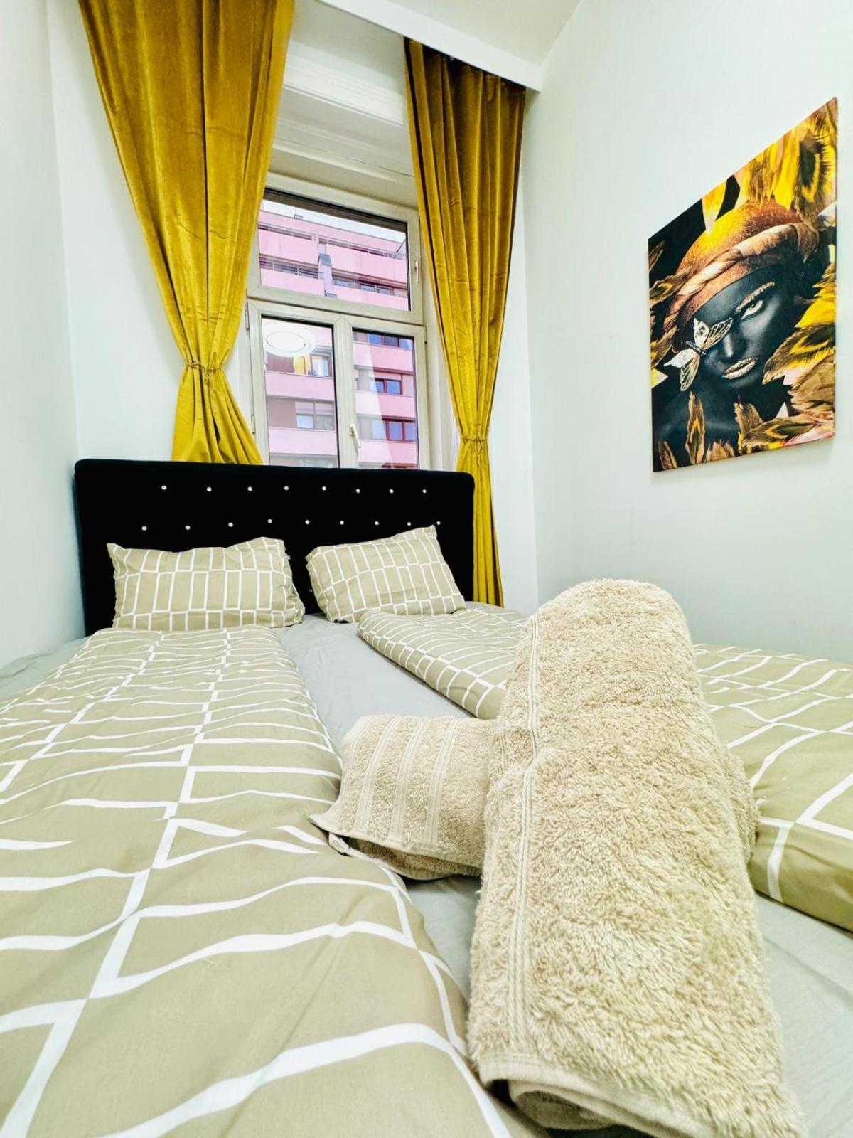 Cozy 9Br Shared Apartment, Only 12Min Walk To Augarten Wina Bagian luar foto