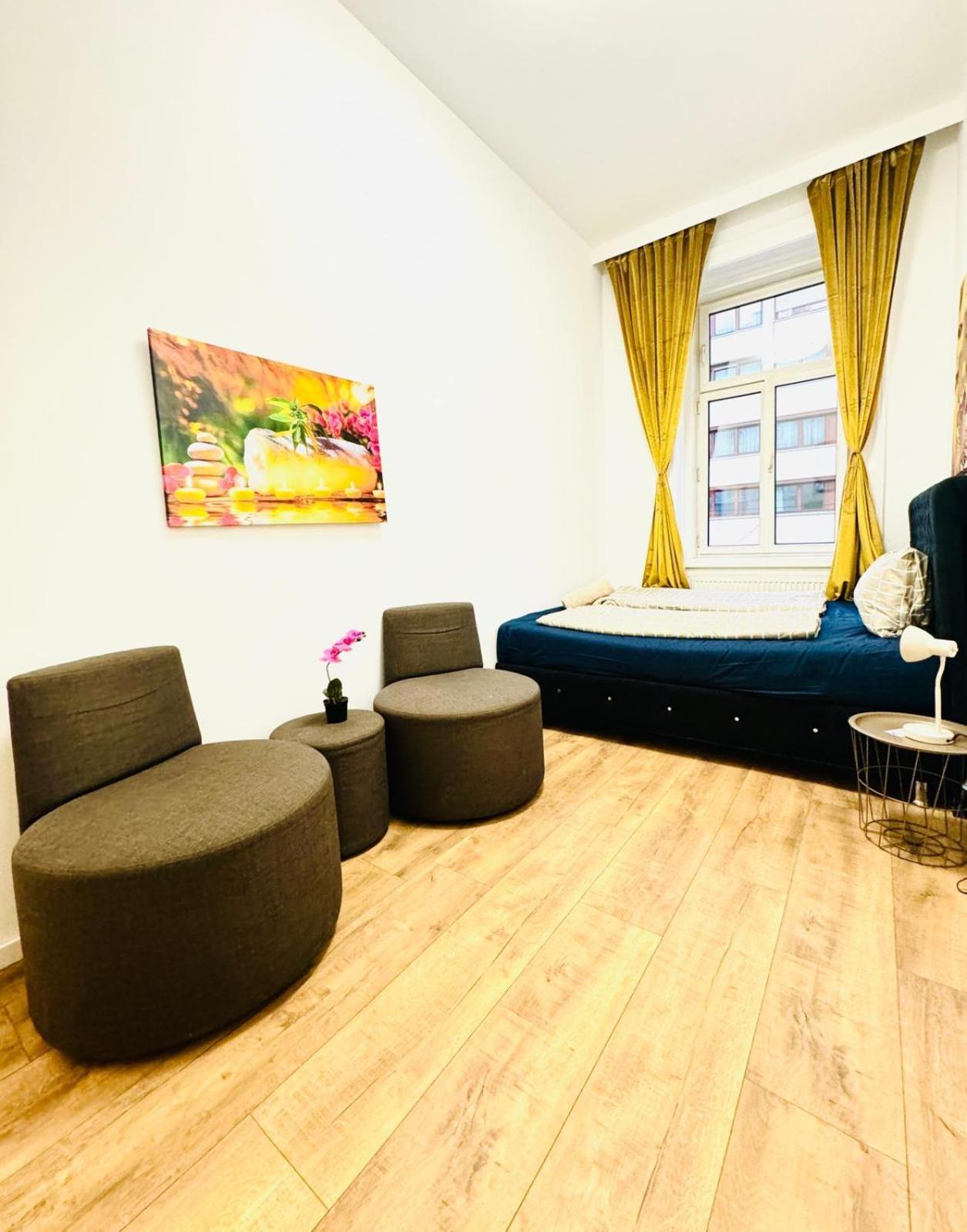 Cozy 9Br Shared Apartment, Only 12Min Walk To Augarten Wina Bagian luar foto